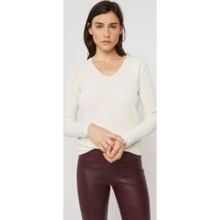 Sweter w kolorze białym. Białe swetry damskie Rodier, z wełny, klasyczne. W wyprzedaży za 169,95 zł.