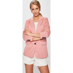 Vero Moda - Żakiet. Czerwone żakiety damskie Vero Moda, bez wzorów, z elastanu. W wyprzedaży za 159,90 zł.