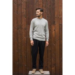 Klasyczny męski sweter Artisan szary. Szare swetry męskie Veva, na zimę, s, bez wzorów, z wełny, klasyczne, z klasycznym kołnierzykiem, bez kaptura. Za 209,00 zł.