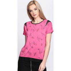 Bluzki damskie: Fuksjowy T-shirt Suit & Tie