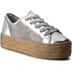 Espadryle STEVE MADDEN - Mars Sneaker 91000387-0S0-07004-14001 Silver. Szare espadryle damskie marki Steve Madden, w ażurowe wzory, z materiału, na koturnie. W wyprzedaży za 249,00 zł.