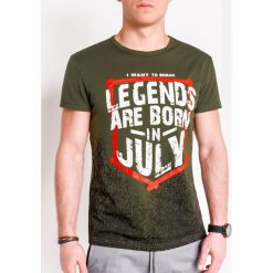 T-SHIRT MĘSKI Z NADRUKIEM S1062 - KHAKI. Brązowe t-shirty męskie Ombre Clothing, s, z nadrukiem, z bawełny, bez kołnierzyka. Za 19,99 zł.
