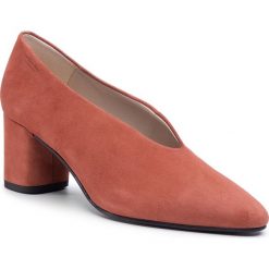 Półbuty VAGABOND - Tracy 4709-040-47 Terracotta. Pomarańczowe półbuty damskie Vagabond, bez wzorów, ze skóry, bez obcasa, na obcasie, bez zapięcia. W wyprzedaży za 289,00 zł.