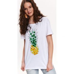 CEKINOWY T-SHIRT NA WAKACJE. Białe t-shirty damskie Top Secret, z nadrukiem, z bawełny, wakacyjne, bez kołnierzyka. W wyprzedaży za 24,99 zł.
