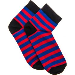 SKARPETY MĘSKIE WE WZORY U07 - CZERWONO-NIEBIESKIE. Czerwone skarpetki męskie marki Ombre Clothing, z bawełny. Za 7,99 zł.
