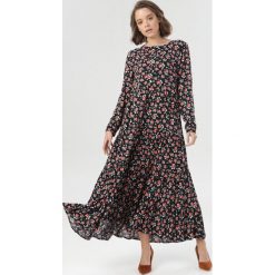 Czarna Sukienka Iphiserris. Czarne sukienki damskie Born2be, s, bez wzorów, bez kołnierzyka, bez rękawów, midi. Za 129,99 zł.