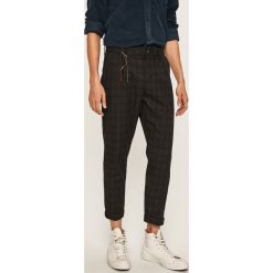 Produkt by Jack & Jones - Spodnie. Pomarańczowe spodnie męskie PRODUKT by Jack & Jones, na co dzień, bez wzorów, z elastanu, casualowe. W wyprzedaży za 99,90 zł.