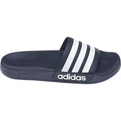 KLAPKI ADILETTE SHOWER. Białe kapcie męskie Adidas, z tworzywa sztucznego. Za 99,99 zł.