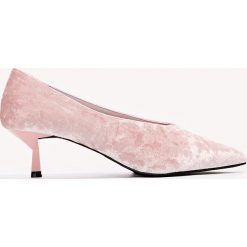 Czółenka: NA-KD Shoes Welurowe czółenka na niskim obcasie – Pink