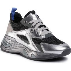 Sneakersy LIU JO - Hoa 02 BF0019 PX098 Silver 00532. Szare półbuty damskie Liu Jo, na co dzień, bez wzorów, z zamszu, bez obcasa, na płaskiej podeszwie, bez zapięcia. Za 849,00 zł.