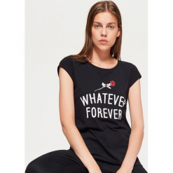 Koszulka z napisem - Czarny. Czarne t-shirty damskie marki Cropp, l, z napisami. Za 19,99 zł.