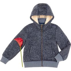 Kurtka w kolorze granatowym. Niebieskie kurtki chłopięce Benetton Kids, bez wzorów, z dzianiny, bez kaptura. W wyprzedaży za 102,95 zł.