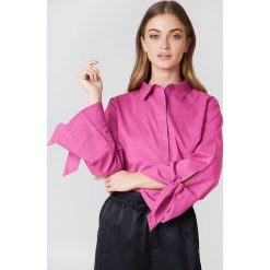 NA-KD Koszula z wiązanymi mankietami - Pink. Różowe koszule damskie marki NA-KD, bez wzorów, bez kołnierzyka, bez rękawów. Za 121,95 zł.