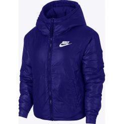 Nike - Kurtka. Niebieskie kurtki damskie Nike, s, bez wzorów, z poliesteru, krótkie, z kapturem. W wyprzedaży za 399,90 zł.