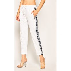 Spodnie dresowe Armani Exchange 3HYP84 YJ52Z 1000. Białe spodnie damskie Armani Exchange, m, z poliesteru. Za 559,00 zł.