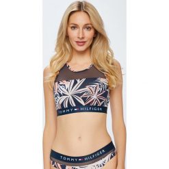 Tommy Hilfiger - Biustonosz. Różowe biustonosze sportowe damskie TOMMY HILFIGER, z elastanu. Za 139,90 zł.