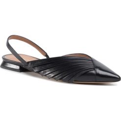 Sandały EMPORIO ARMANI - X3D246 XF442 00002 Black. Czarne klapki damskie Emporio Armani, bez wzorów, ze skóry, bez obcasa, na obcasie. Za 1679,00 zł.