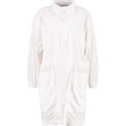 Adidas by Stella McCartney Parka white. Białe kurtki sportowe damskie marki adidas by Stella McCartney, s, z materiału. W wyprzedaży za 603,85 zł.