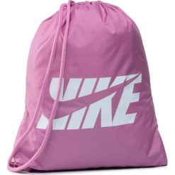 Plecak NIKE - BA6209 693 Różowy. Różowe plecaki męskie Nike, bez wzorów, z materiału, sportowe. Za 49,00 zł.