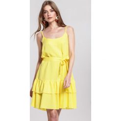 Żółta Sukienka Calmer. Żółte sukienki damskie other, s, bez wzorów, bez kołnierzyka, bez rękawów, mini, trapezowe. Za 89,99 zł.