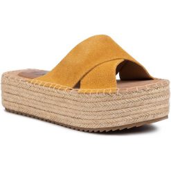 Espadryle XTI - 49134 Panama. Żółte espadryle damskie Xti, bez wzorów, ze skóry, bez obcasa. W wyprzedaży za 139,00 zł.