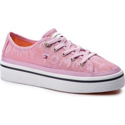 Tenisówki TOMMY HILFIGER - Jacquard Flatform Sneaker FW0FW04071 Pink Lavender 518. Różowe półbuty damskie TOMMY HILFIGER, bez wzorów, z gumy, bez zapięcia. Za 359,00 zł.