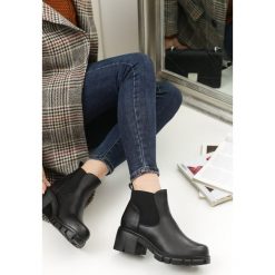 Czarne Botki Lluvia. Czarne botki damskie Renee, eleganckie, bez obcasa, na obcasie, bez zapięcia. Za 129,99 zł.