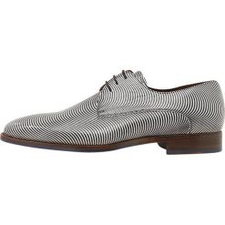 Floris van Bommel Oksfordki black. Czarne buty wizytowe męskie marki Floris van Bommel, bez wzorów, ze skóry, eleganckie, na sznurówki. W wyprzedaży za 581,40 zł.