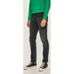 Tommy Jeans - Jeansy Scanton. Niebieskie jeansy męskie Tommy Jeans, z aplikacjami. W wyprzedaży za 299,90 zł.