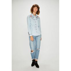 Desigual - Koszula. Niebieskie bluzki damskie Desigual, s, z haftami, z bawełny, klasyczne, z klasycznym kołnierzykiem, z długim rękawem. W wyprzedaży za 259,90 zł.