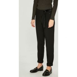 Morgan - Spodnie. Czarne spodnie damskie Morgan, z haftami, z elastanu, eleganckie. W wyprzedaży za 139,90 zł.