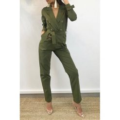 Kombinezon SABINA KHAKI. Brązowe kombinezony damskie Kombinezon SABINA KHAKI, s, bez wzorów, bez kołnierzyka, bez rękawów. W wyprzedaży za 89,00 zł.