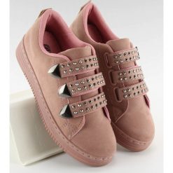 Trampki z ćwiekami 16-582 PINK. Różowe trampki i tenisówki damskie obuwie damskie, bez wzorów, z tkaniny, bez zapięcia. Za 49,95 zł.