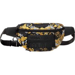 Saszetka nerka VERSACE JEANS COUTURE - E1YZAB68 71594 M27. Czarne torby męskie skórzane Versace Jeans Couture, bez wzorów, z jeansu, młodzieżowe. Za 599,00 zł.