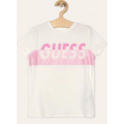 Guess Jeans - T-shirt dziecięcy 118-175 cm. Białe bluzki dziewczęce Guess Jeans, z nadrukiem, z elastanu, z okrągłym kołnierzem, z krótkim rękawem, krótkie, bez kaptura. Za 79,90 zł.