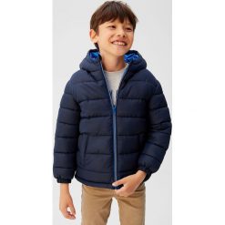 Mango Kids - Kurtka 104 - 164 cm. Czarne kurtki chłopięce Mango Kids, bez wzorów, z poliesteru, krótkie, z kapturem. Za 99,90 zł.
