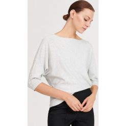 Sweter z ozdobnymi rękawami - Jasny szary. Szare swetry damskie Reserved, s, bez wzorów, bez rękawów, bez kaptura. W wyprzedaży za 55,99 zł.
