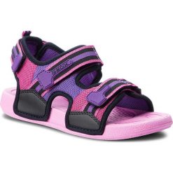 Sandały GEOX - J S.Ultrak G. B J826HB 01454 C8062 S Fuchsia/Black. Różowe sandały dziewczęce Geox, ze skóry ekologicznej, bez zapięcia. W wyprzedaży za 139,00 zł.