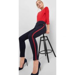 Spodnie skinny z lampasami. Niebieskie rurki damskie marki Orsay, z elastanu, z podwyższonym stanem. Za 79,99 zł.