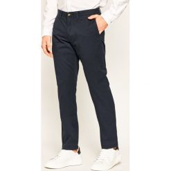Spodnie materiałowe Polo Ralph Lauren Bedford 710704176. Niebieskie jeansy męskie Polo Ralph Lauren, m, bez wzorów. W wyprzedaży za 449,00 zł.
