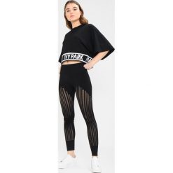 Topy sportowe damskie: Ivy Park LOGO TAPE BOXY CROP CREW TEE Tshirt z nadrukiem black