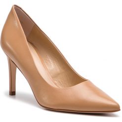 Szpilki SOLO FEMME - 75403-88-I63/000-04-00 Beż. Brązowe półbuty damskie Solo Femme, bez wzorów, ze skóry, bez obcasa, na obcasie, bez zapięcia. Za 339,00 zł.