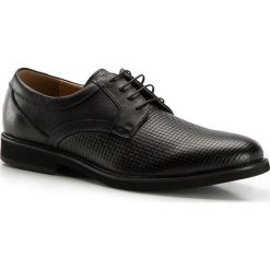 Buty męskie. Czarne półbuty męskie Wittchen, bez wzorów, ze skóry, klasyczne, z otwartym noskiem, bez zapięcia. W wyprzedaży za 299,90 zł.