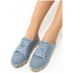 Jasnoniebieskie Espadryle Little Treasure. Niebieskie espadryle damskie marki Born2be, w kolorowe wzory, z denimu, na płaskiej podeszwie. Za 59,99 zł.