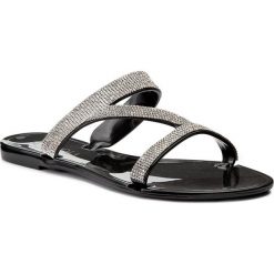 Klapki SCA'VIOLA - 933 Black. Szare klapki damskie Sca'viola, bez wzorów, z tworzywa sztucznego, bez obcasa, na obcasie. W wyprzedaży za 119,00 zł.