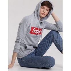 Szara Bluza Oaralila. Szare bluzy damskie Renee, s, z napisami, bez rękawów, z kapturem. Za 69,99 zł.