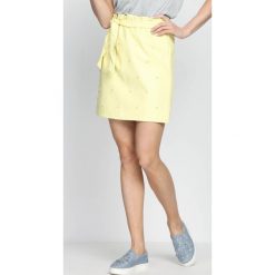Żółta Spódnica Surfi. Żółte spódniczki damskie Born2be, s, w paski, mini. Za 69,99 zł.
