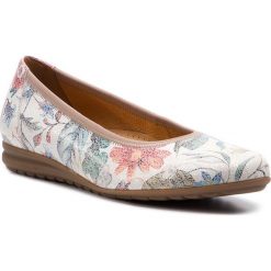 Baleriny GABOR - 82.620.38 Multicolour. Białe baleriny damskie marki Gabor, bez wzorów, ze skóry, klasyczne, bez obcasa. W wyprzedaży za 289,00 zł.
