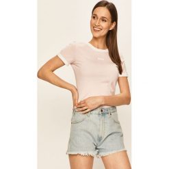 Wrangler - T-shirt. Różowe topy damskie Wrangler, xl, z nadrukiem, z bawełny, z okrągłym kołnierzem. Za 99,90 zł.