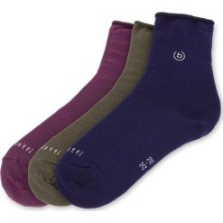 Zestaw 3 par wysokich skarpet damskich BUGATTI - 6956 Prune Purple 490. Niebieskie skarpetki damskie Bugatti, bez wzorów, z elastanu. W wyprzedaży za 35,00 zł.